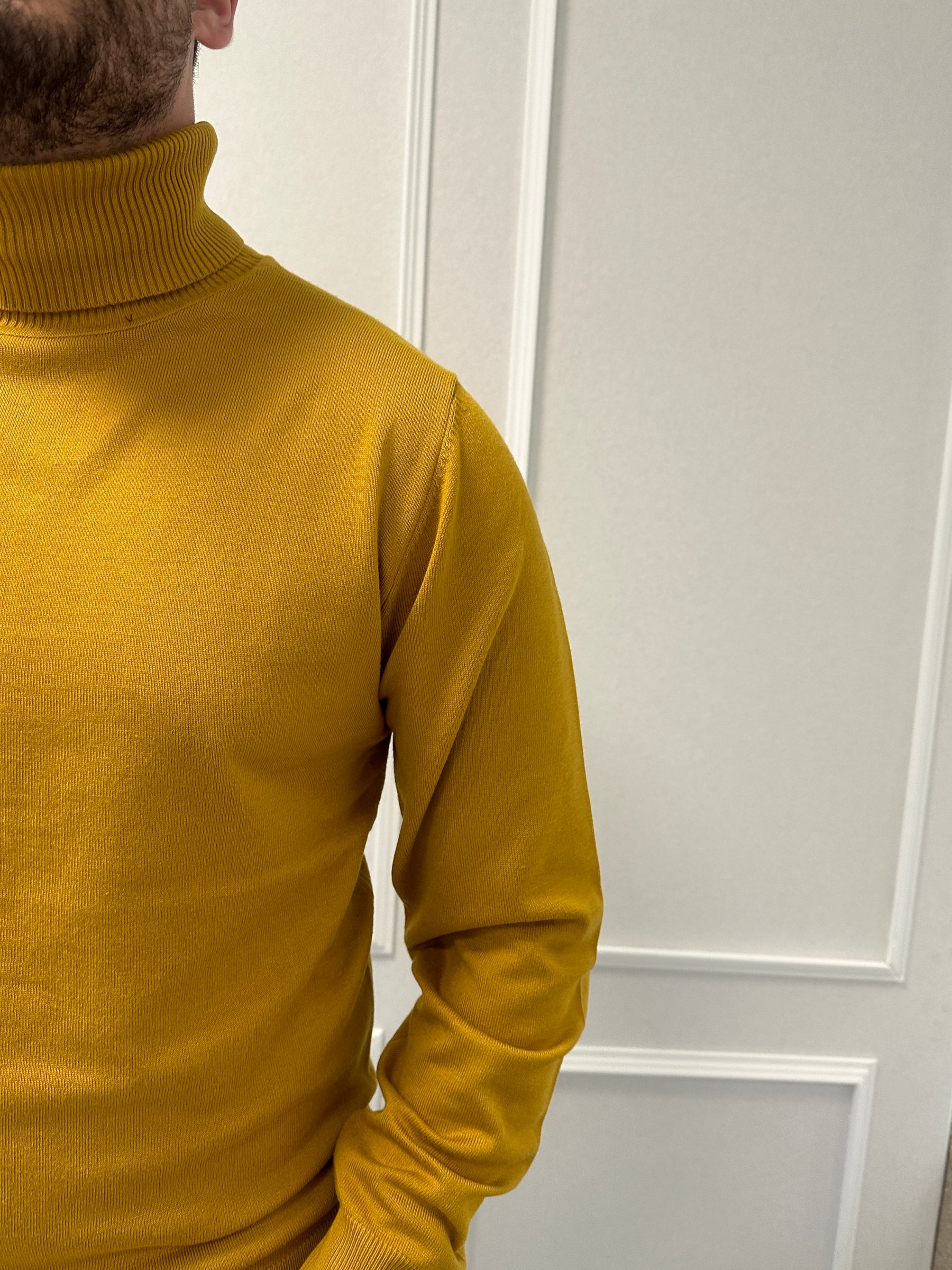 Pull Col Roulé Moutarde