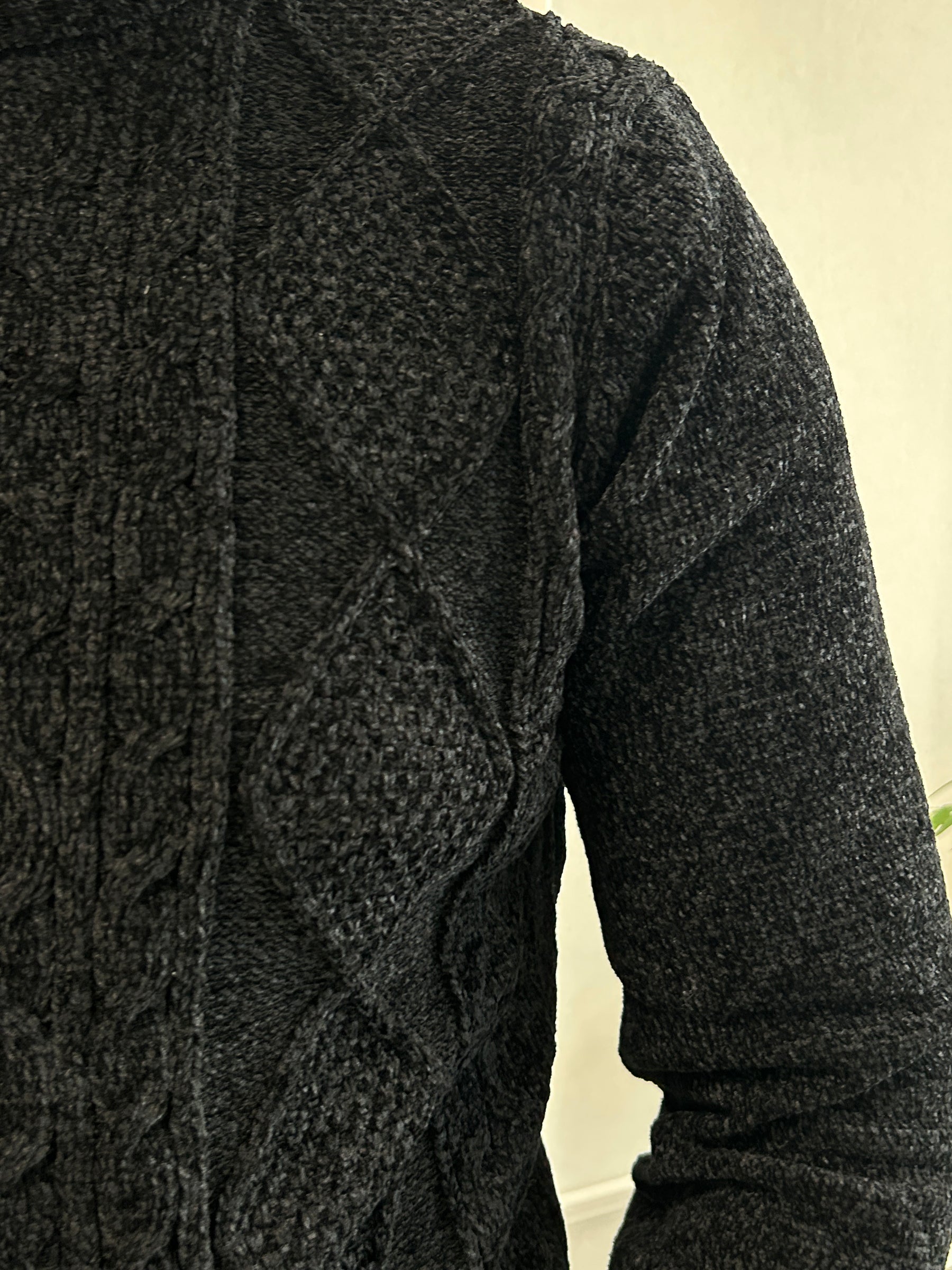 Pull col roulé a motif noir